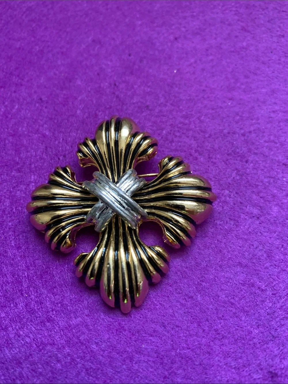 N/A elegant gold